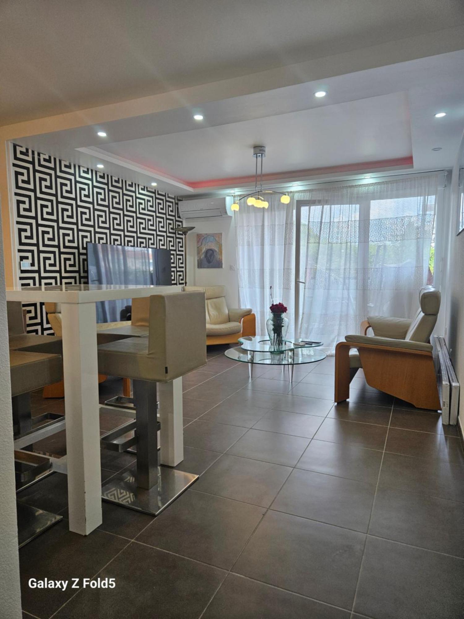 Via Center Bat A Apartment Fréjus Екстериор снимка